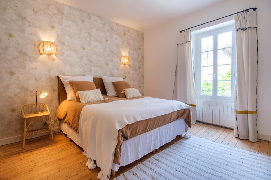 Appartement Avec Son Patio Dans Centre Historique De Bourg מראה חיצוני תמונה