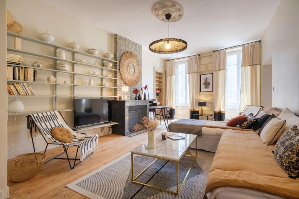 Appartement Avec Son Patio Dans Centre Historique De Bourg מראה חיצוני תמונה