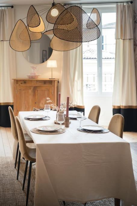 Appartement Avec Son Patio Dans Centre Historique De Bourg מראה חיצוני תמונה