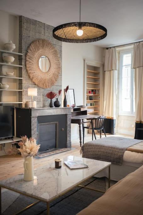 Appartement Avec Son Patio Dans Centre Historique De Bourg מראה חיצוני תמונה